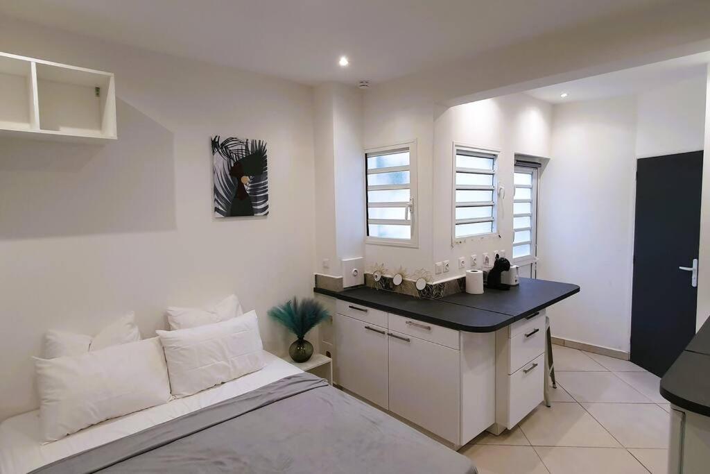 Studio Pour 2 Personnes Proche De L'Hopital Et Du Jardin De L'Etat Saint-Denis Zewnętrze zdjęcie